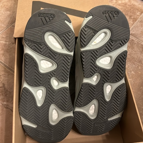 Yeezy 700 v1 SALT sz 11 - Picture 6 of 7